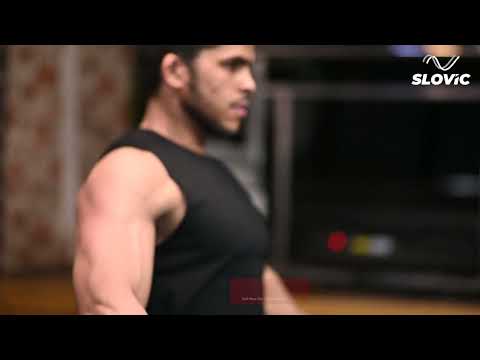 Tiger Shroff pull up bar