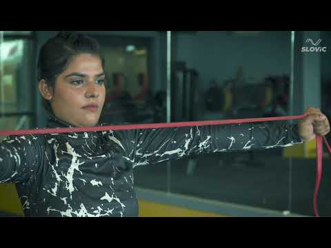 girl doing exercise with slovic resistance band