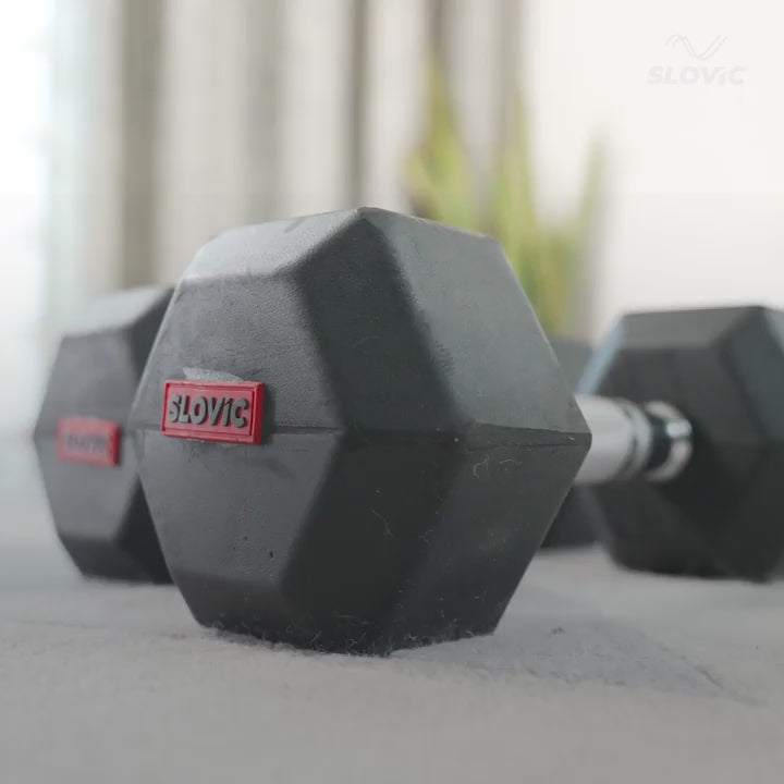 Tiger doing exercise with Slovic hexa dumbbells